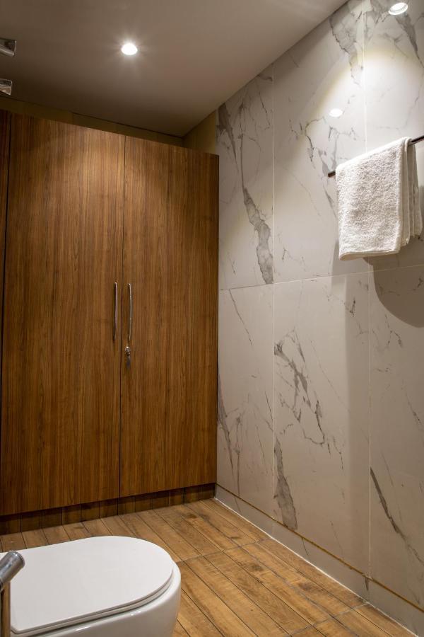 Perch Service Apartment-Mg Road Gurgaon Eksteriør billede